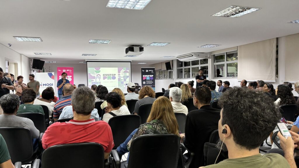 Foto de palestra do GIRO PRO em auditório de Mogi das Cruzes (SP).