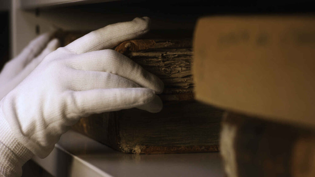 Conservação e Pequenos Reparos em Papel